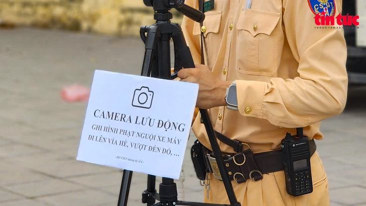 Camera lưu động phạt nguội đầu tiên ở Hà Nội- Ảnh 2.
