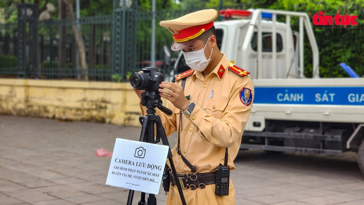Camera lưu động phạt nguội đầu tiên ở Hà Nội- Ảnh 3.
