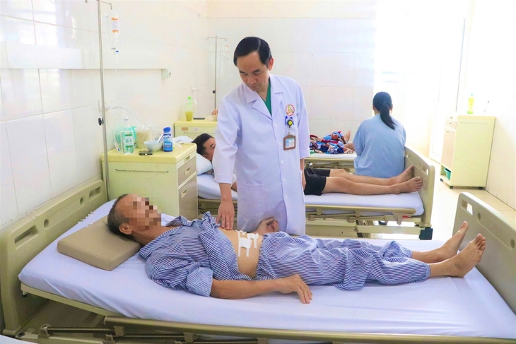 Người đàn ông 60 tuổi bất ngờ bị thủng dạ dày vì sử dụng loại thuốc không ai ngờ đến- Ảnh 1. Người đàn ông 60 tuổi bất ngờ bị thủng dạ dày vì sử dụng loại thuốc không ai ngờ đến- Ảnh 1.