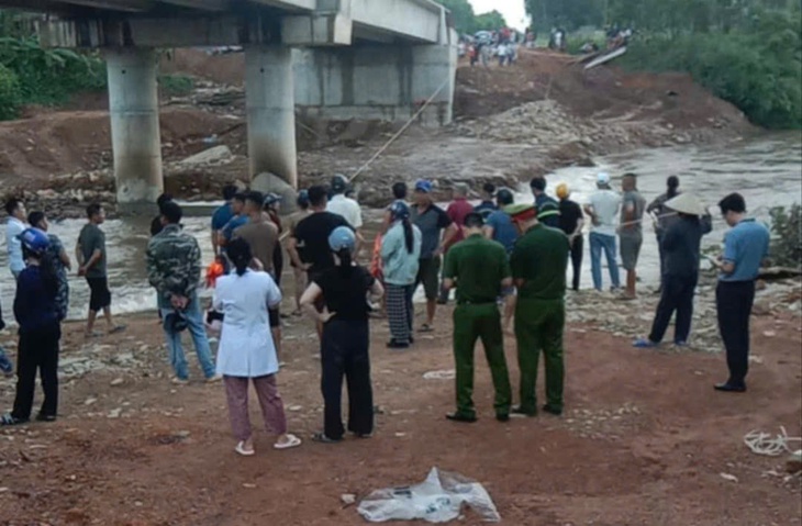 Đi tắm suối, 7 học sinh bất ngờ gặp nạn đuối nước- Ảnh 1.
