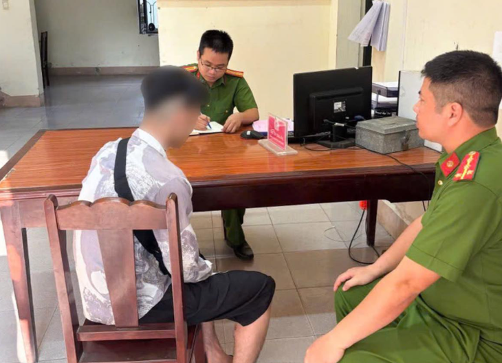 Kịp thời cứu sống nam thanh niên ngã từ cầu Việt Trì xuống sông Lô- Ảnh 1.