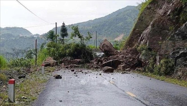 Hà Giang: Mưa lớn gây sạt lở nghiêm trọng, nhiều tuyến đường bị chia cắt cục bộ- Ảnh 2. Hà Giang: Mưa lớn gây sạt lở nghiêm trọng, nhiều tuyến đường bị chia cắt cục bộ- Ảnh 2.