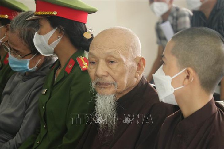Tuyên phạt bị cáo Lê Tùng Vân mức án 3 năm tù về tội loạn luân- Ảnh 2.