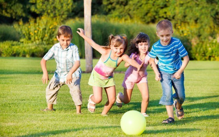 Vững đề kháng đón hè - Làm sao để con vui chơi không lo dịch bệnh- Ảnh 1.