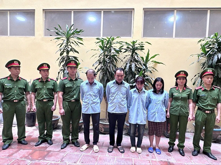 Hà Nội: Khởi tố 4 cán bộ phường Hoàng Liệt về tội nhận hối lộ hơn 1 tỷ đồng- Ảnh 1.