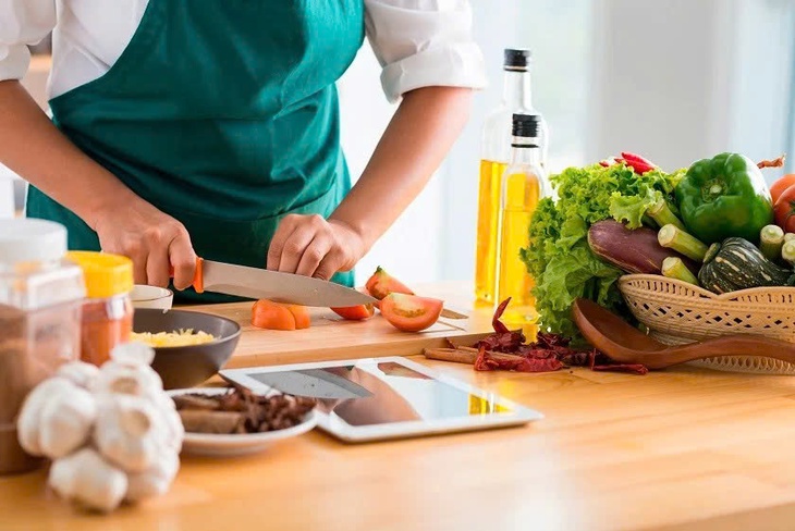 4 lợi ích khi tự nấu ăn để giảm cân- Ảnh 1.