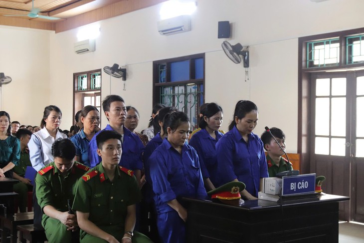 Nhiều lãnh đạo xã bị kiểm điểm vì ký vào hồ sơ khống- Ảnh 1. Nhiều lãnh đạo xã bị kiểm điểm vì ký vào hồ sơ khống- Ảnh 1.