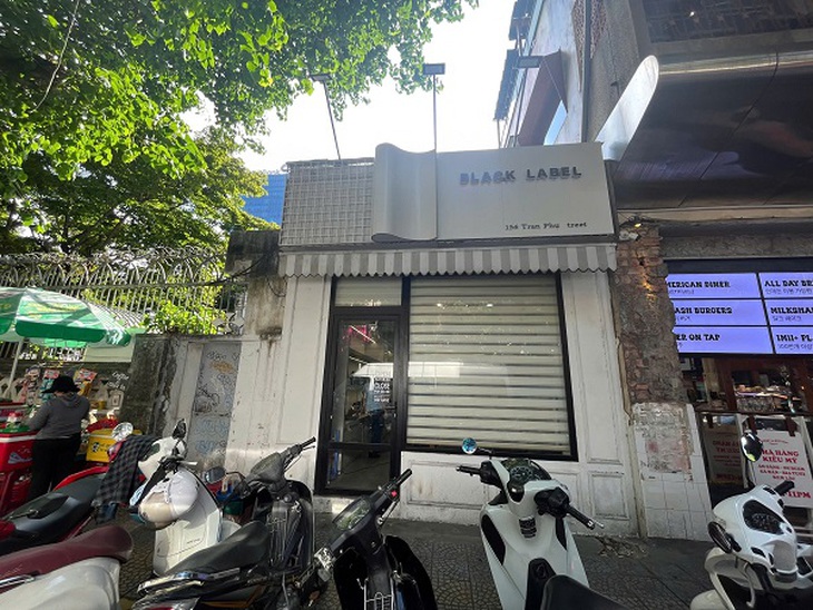 Đà Nẵng: Hàng hiệu siêu rẻ không rõ nguồn gốc được bày bán công khai tại các tuyến phố du lịch- Ảnh 1.