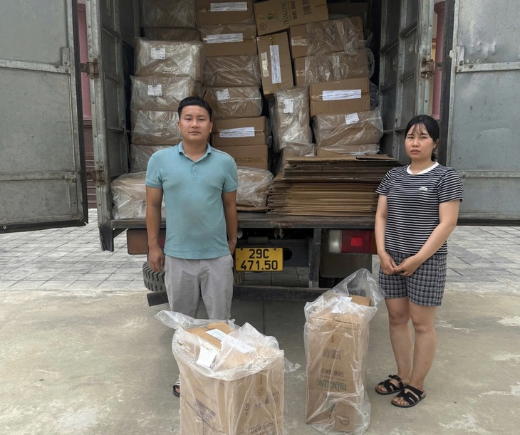 Giám đốc cùng chị gái buôn bán hơn 55.000 bao thuốc lá giả trên mạng xã hội- Ảnh 1. Giám đốc cùng chị gái buôn bán hơn 55.000 bao thuốc lá giả trên mạng xã hội- Ảnh 1.