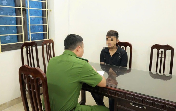Rủ con nuôi về quê để 'chăn dắt' gái, hai bố con bị khởi tố- Ảnh 2.
