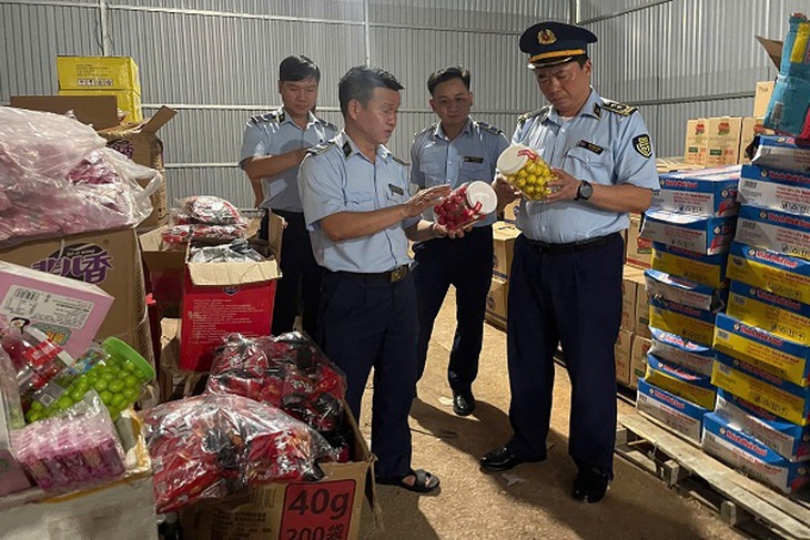 Cao Bằng: Thu giữ trên 5.000 sản phẩm mỹ phẩm không rõ nguồn gốc và thực phẩm nhập lậu- Ảnh 1. Cao Bằng: Thu giữ trên 5.000 sản phẩm mỹ phẩm không rõ nguồn gốc và thực phẩm nhập lậu- Ảnh 1.