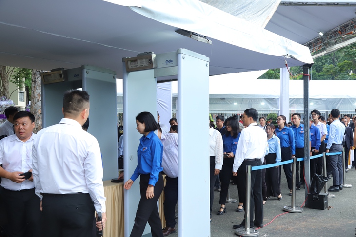 TPHCM tổ chức trọng thể Lễ viếng nguyên Chủ tịch nước Trần Đức Lương- Ảnh 4.