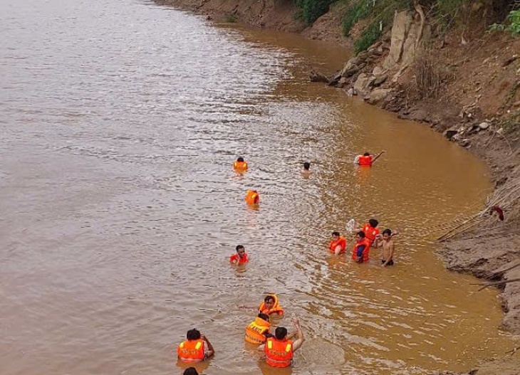 Lao xuống sông Mã cứu em, 2 chị em bị đuối nước thương tâm- Ảnh 2. Lao xuống sông Mã cứu em, 2 chị em bị đuối nước thương tâm- Ảnh 2.