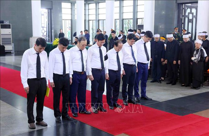 Đoàn các địa phương vào viếng nguyên Chủ tịch nước Trần Đức Lương- Ảnh 5.