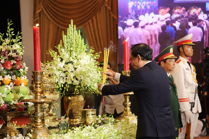 Lãnh đạo TPHCM viếng nguyên Chủ tịch nước Trần Đức Lương- Ảnh 3.