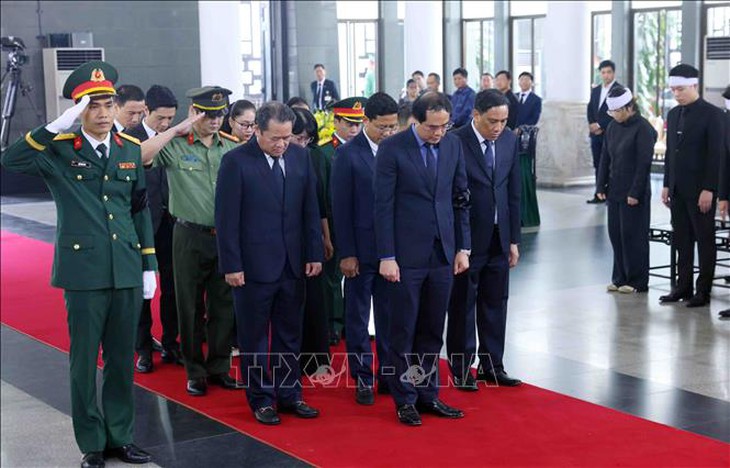 Đoàn các địa phương vào viếng nguyên Chủ tịch nước Trần Đức Lương- Ảnh 2.