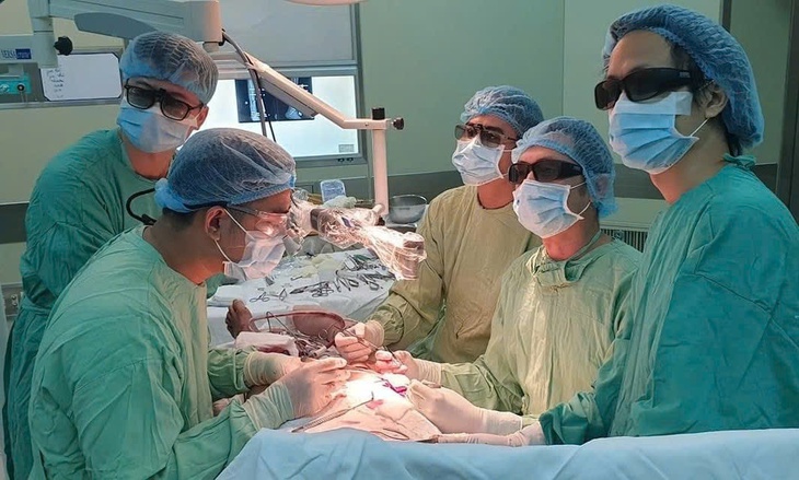 Bước tiến mới trong ứng dụng công nghệ y học phẫu thuật tạo hình, điều trị bỏng - Ảnh 2.