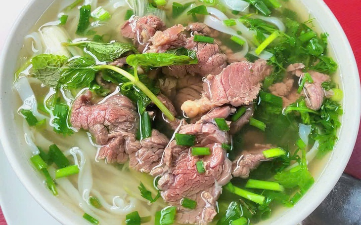 Quán phở đồng loạt tăng giá, khách chuyển sang bánh mỳ, bún riêu