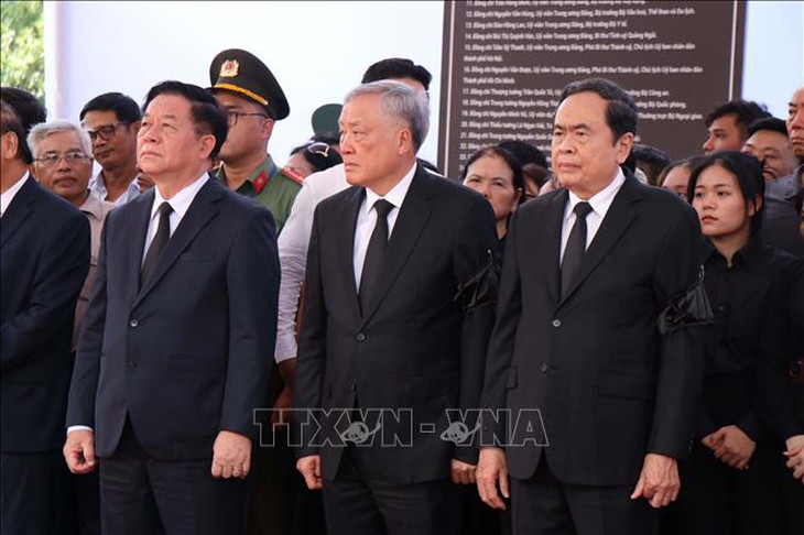 Lễ an táng nguyên Chủ tịch nước Trần Đức Lương tại Quảng Ngãi- Ảnh 1.