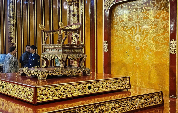 Khởi tố, tạm giam đối tượng phá hoại ngai vua triều Nguyễn- Ảnh 2. Khởi tố, tạm giam đối tượng phá hoại ngai vua triều Nguyễn- Ảnh 2.