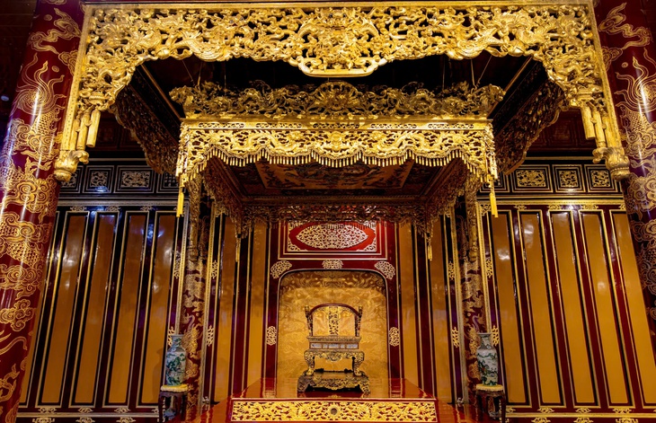 Cận cảnh ngai vua triều Nguyễn trong điện Thái Hòa trước khi bị kẻ 'loạn thần' phá hỏng- Ảnh 1. Cận cảnh ngai vua triều Nguyễn trong điện Thái Hòa trước khi bị kẻ 'loạn thần' phá hỏng- Ảnh 1.