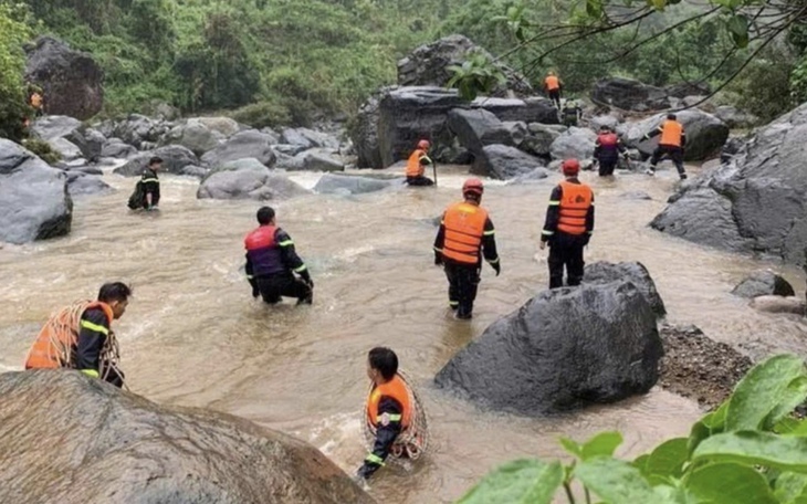 Sơn La: Hai mẹ con bị lũ cuốn mất tích 2 ngày vẫn chưa được tìm thấy