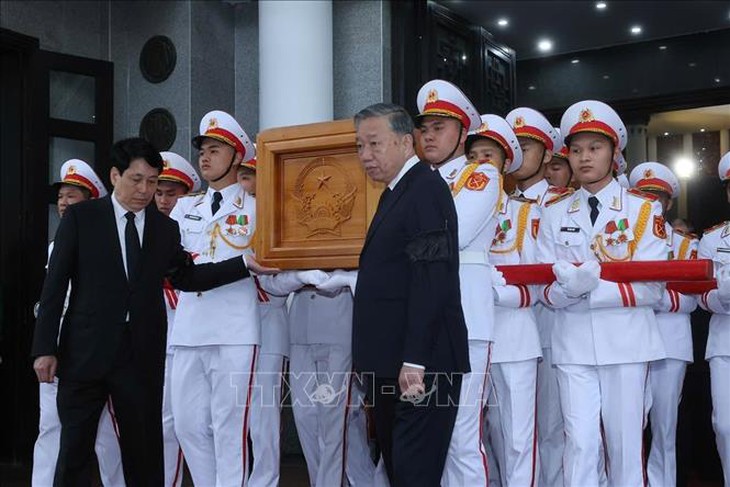 Lễ đưa tang nguyên Chủ tịch nước Trần Đức Lương- Ảnh 4.