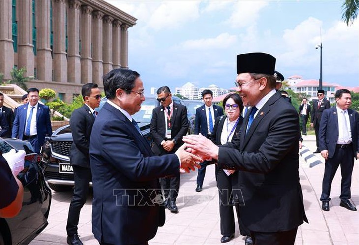 Lễ đón chính thức Thủ tướng Phạm Minh Chính thăm Malaysia- Ảnh 1.