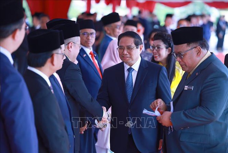Lễ đón chính thức Thủ tướng Phạm Minh Chính thăm Malaysia- Ảnh 6.