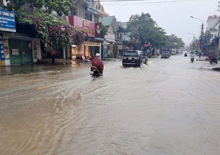 Mưa lũ dồn dập ở Hà Tĩnh lớn nhất trong lịch sử quan trắc từng ghi nhận- Ảnh 2.