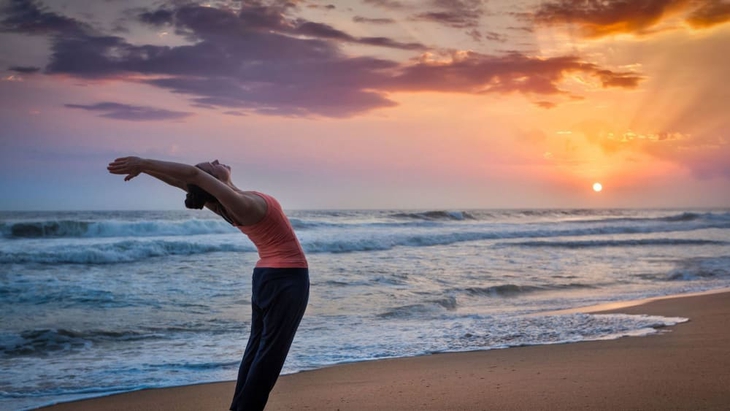 chao-mat-troi-va-chao-mat-trang-khac-nhau-nhu-the-nao-trong-yoga-1