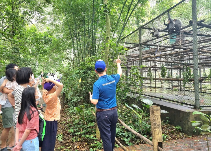 Khoảnh khắc ‘săn ảnh’ động vật quý hiếm ở Cúc Phương- Ảnh 4.