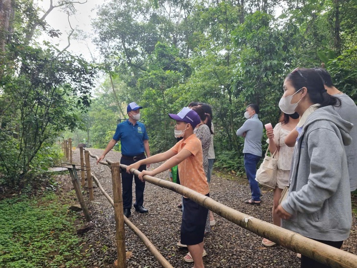 Khoảnh khắc ‘săn ảnh’ động vật quý hiếm ở Cúc Phương- Ảnh 2.