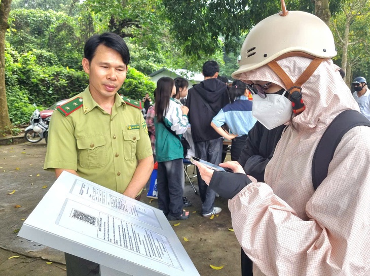 Khoảnh khắc ‘săn ảnh’ động vật quý hiếm ở Cúc Phương- Ảnh 1.