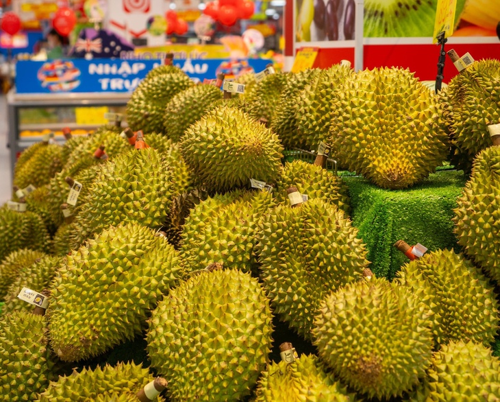 Sầu riêng chính vụ loạn giá bán, người tiêu dùng vừa mừng vừa lo- Ảnh 3. Sầu riêng chính vụ loạn giá bán, người tiêu dùng vừa mừng vừa lo- Ảnh 3.
