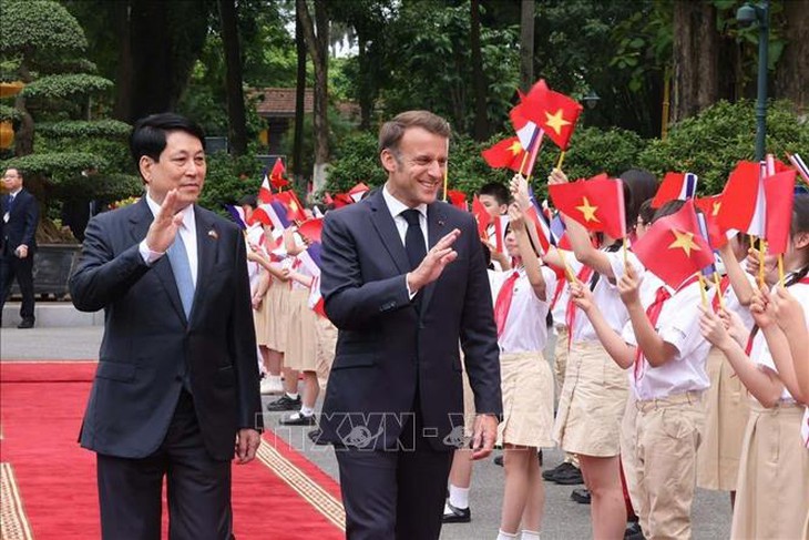 Chủ tịch nước Lương Cường chủ trì lễ đón cấp Nhà nước Tổng thống Cộng hòa Pháp- Ảnh 3. Chủ tịch nước Lương Cường chủ trì lễ đón cấp Nhà nước Tổng thống Cộng hòa Pháp- Ảnh 3.