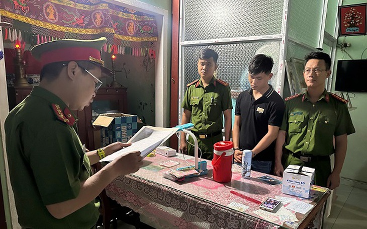 Bắt đối tượng cướp giật tài sản của nữ du khách nước ngoài ở Hội An- Ảnh 1. Bắt đối tượng cướp giật tài sản của nữ du khách nước ngoài ở Hội An- Ảnh 1.