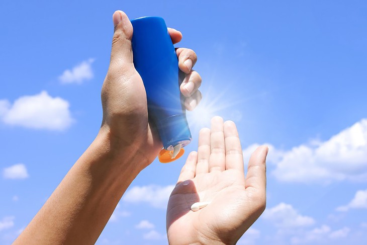 Không nên ham sử dụng kem chống nắng có chỉ số SPF quá cao- Ảnh 2.