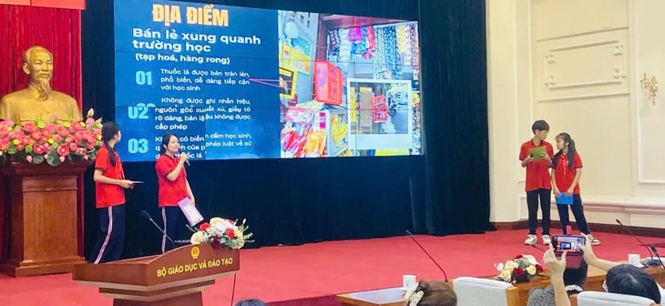Tiêu dùng thuốc lá làm lấn át chi tiêu giáo dục, ảnh hưởng đến quyền được học tập của trẻ- Ảnh 1. Tiêu dùng thuốc lá làm lấn át chi tiêu giáo dục, ảnh hưởng đến quyền được học tập của trẻ- Ảnh 1.