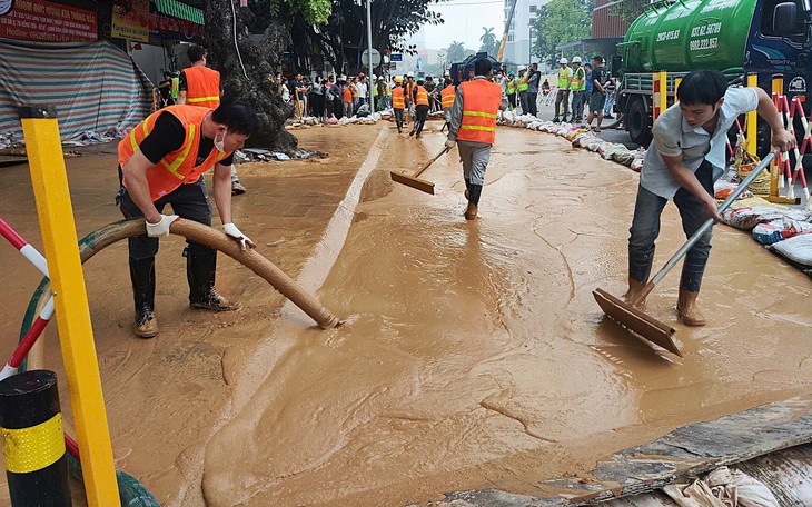 Hộ dân, chủ cửa hàng trong vụ phun trào bùn tại Cát Linh được hỗ trợ kinh phí
