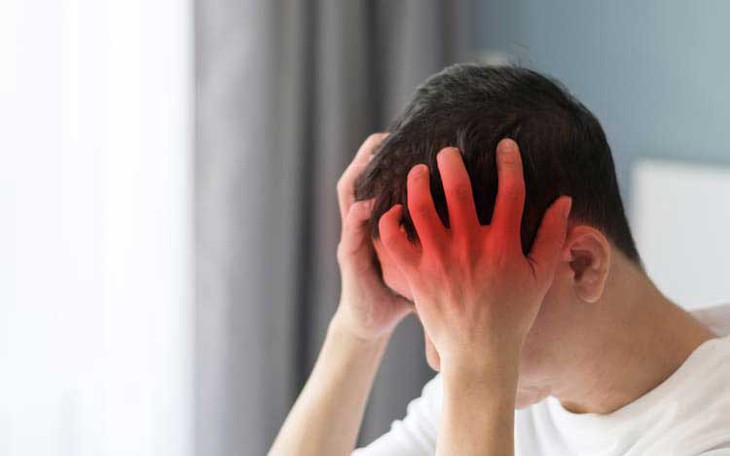 Đau đầu âm ỉ, cảnh giác phình động mạch não