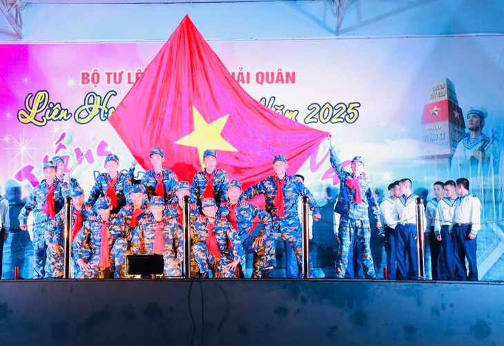Vùng 4 Hải quân: Sôi nổi liên hoan tiếng hát binh nhì- Ảnh 1.