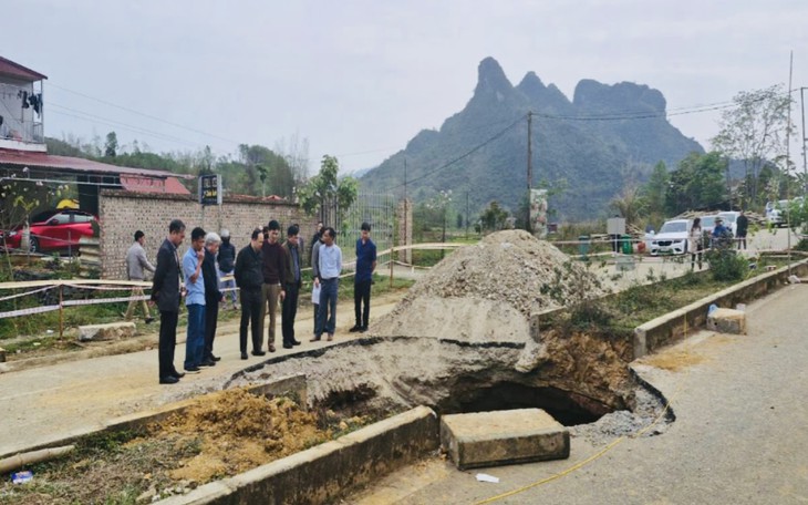 Cận cảnh các 'hố tử thần' ở Bắc Kạn tiềm ẩn nguy hiểm đến tính mạng người dân- Ảnh 1.