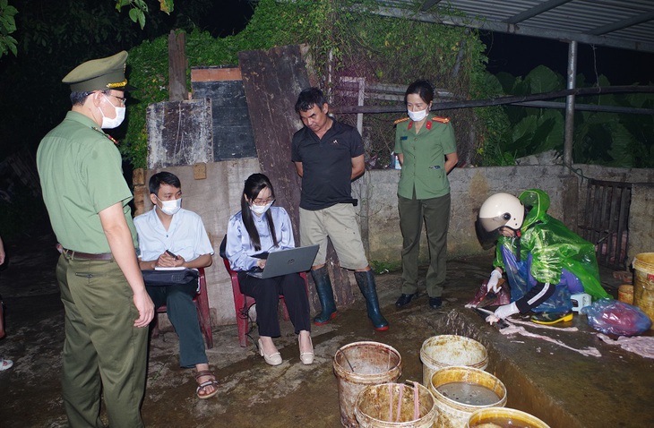 Giết mổ lợn bệnh, gần 3 tấn thịt nhiễm dịch tả châu Phi bị tiêu huỷ ở Hà Nam- Ảnh 2.