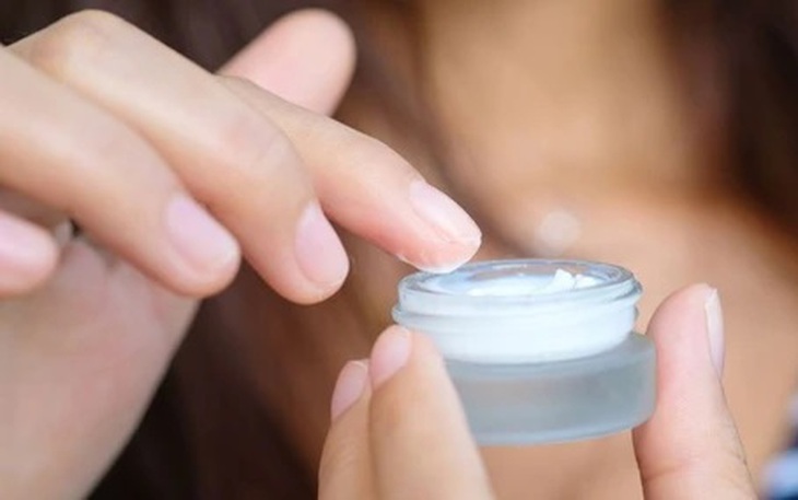 Vì sao Bộ Y tế đình chỉ lưu hành, thu hồi trên toàn quốc lô mỹ phẩm Evit mù U - lọ 15ml