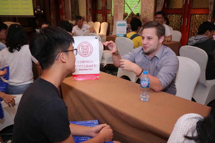 Mỹ dừng phỏng vấn thị thực du học: Học sinh "sốc" vì đối mặt với nguy cơ trượt đại học- Ảnh 1.