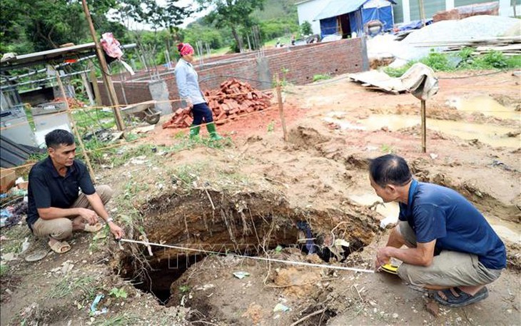 Tuyên Quang xuất hiện hố "tử thần" có đường kính gần 3m