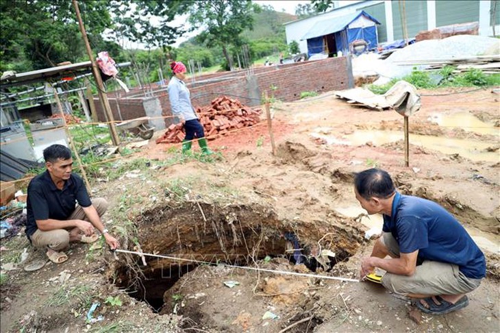 Tuyên Quang xuất hiện hố 'tử thần' có đường kính gần 3m- Ảnh 1.