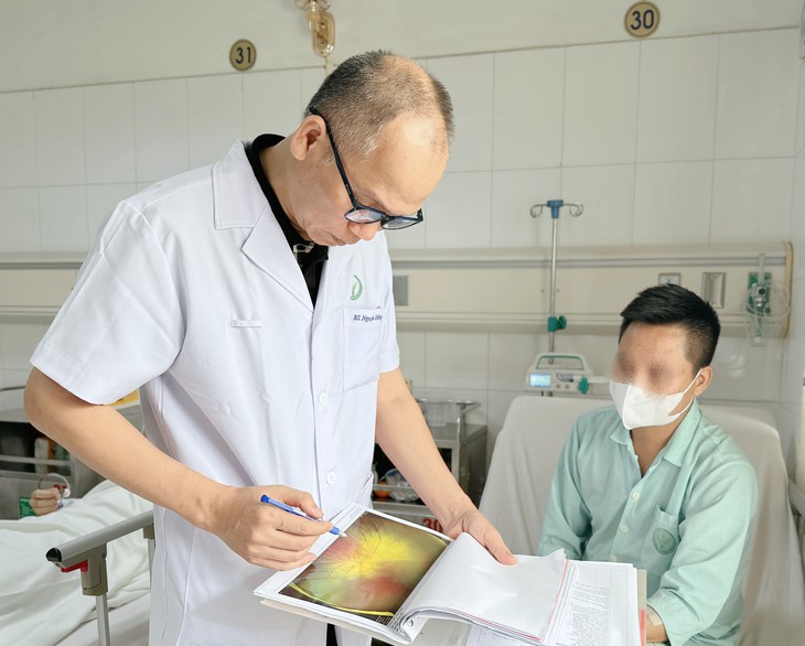 Tiêm filler xoá nhăn trán ở spa tư, người đàn ông mất hoàn toàn thị lực, phải đi cấp cứu - Ảnh 1.