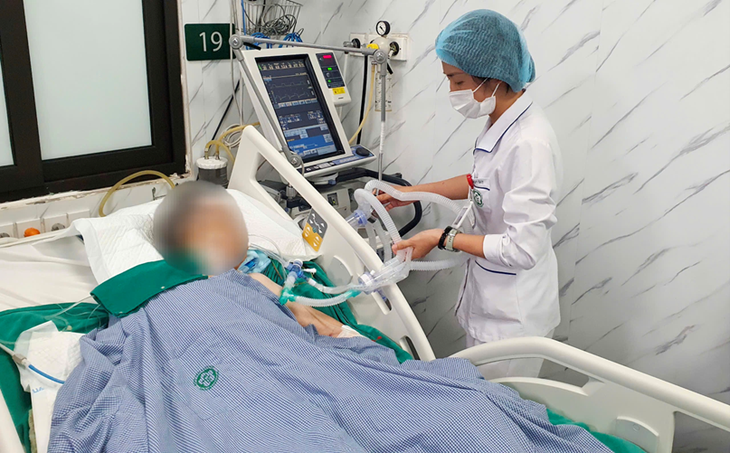 Số bệnh nhân khám, cấp cứu tăng vọt trong ngày nghỉ thứ 4 của dịp lễ 30/4 và 1/5- Ảnh 1.